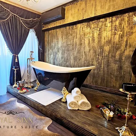 Royal Sinn Signature