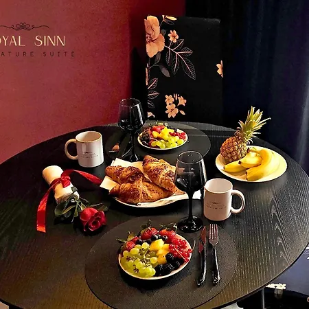 Royal Sinn Signature